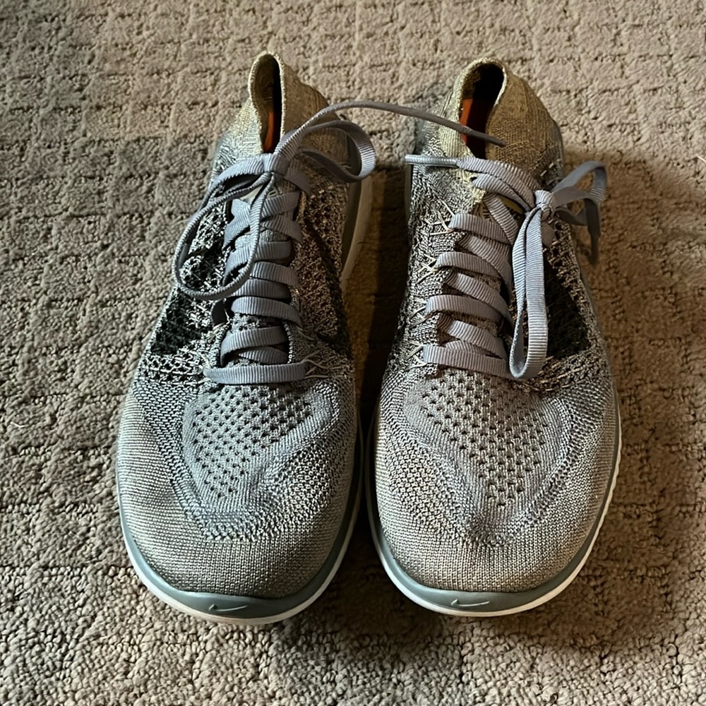 Nike Freeknit Running Shoes Women Size 6.5 Olive Green Sage Tan & White